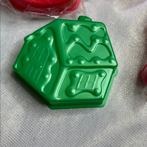 Festive Red and Green Holiday Jello Jelly Molds Gingerbread House Bell Socking 7 - Picture 3 of 13